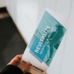 creators-collective-2YEi6i97NJM-unsplash Exemple de Flyer imprimé avec ou sans pliage. Impression recto-verso.